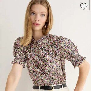 Smocked puff-sleeve cotton poplin top in meadow floral. Size S.